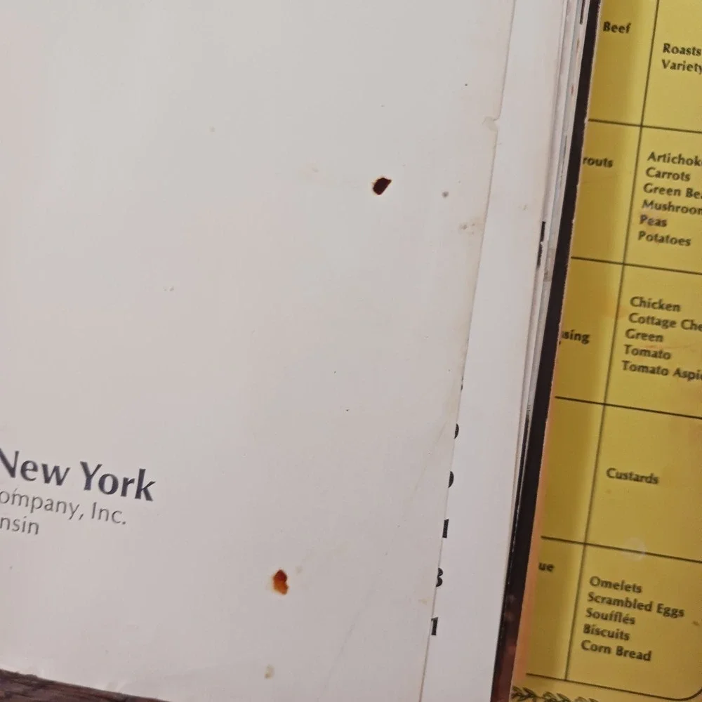 Betty Crocker Cookbook Pie Hardcover 5 Ring Binder 1976 27th Printing Golden